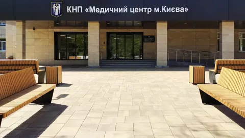 КМЦ «Медичний центр міста Києва» (вул. Чорних Запорожців, 26) — головний вхід — фото 7